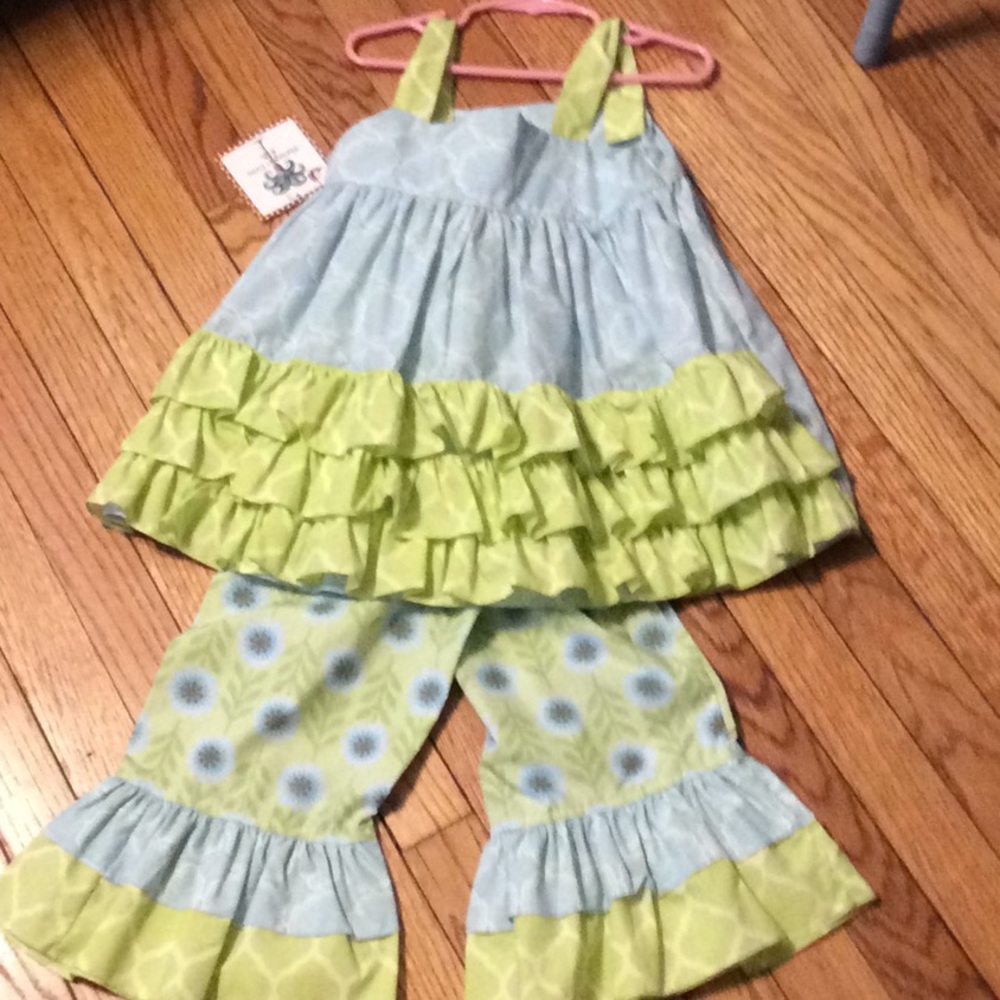 Shrimp and grits top and pants size 5